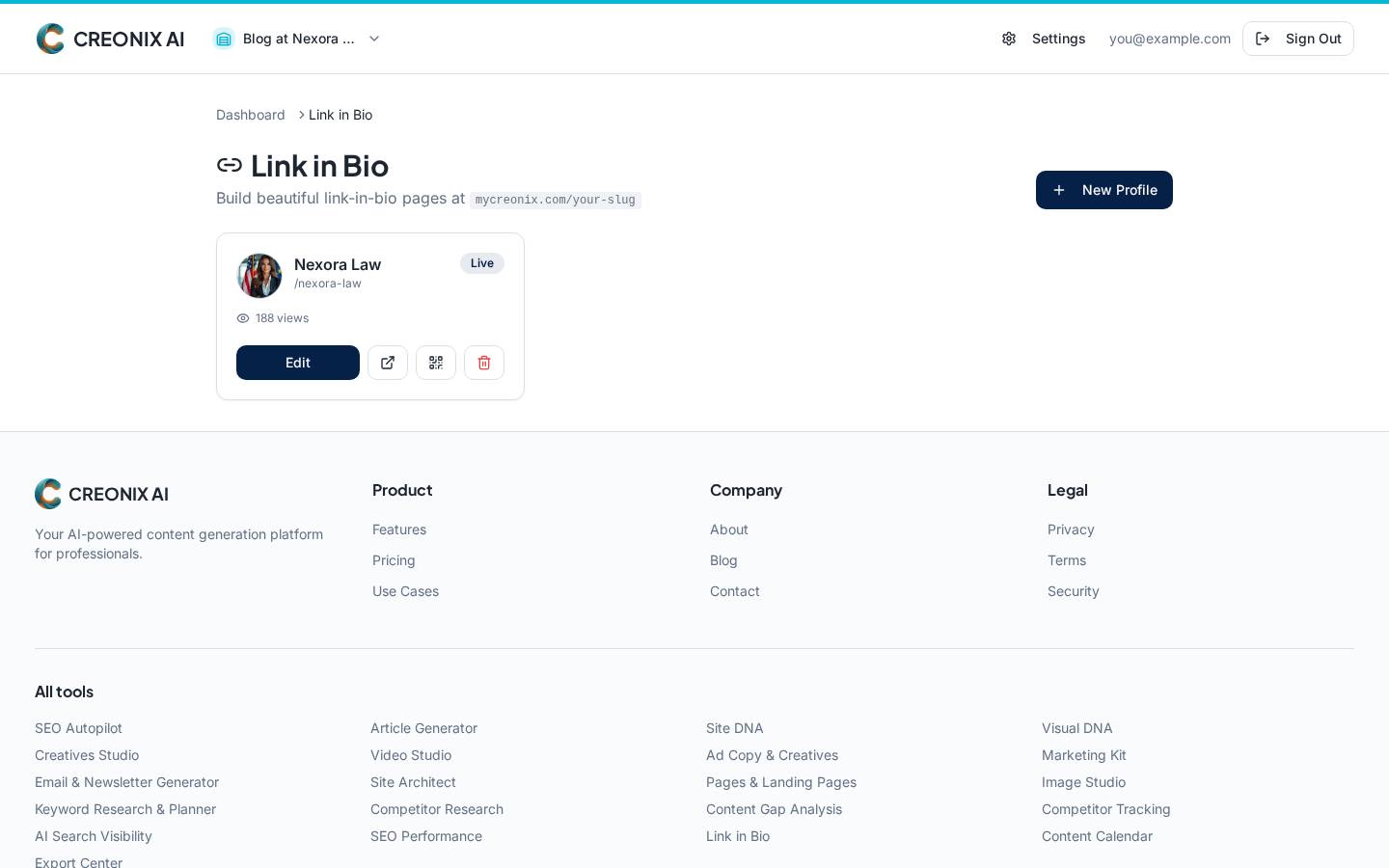 Link in Bio editor with links, contact buttons and theme picker